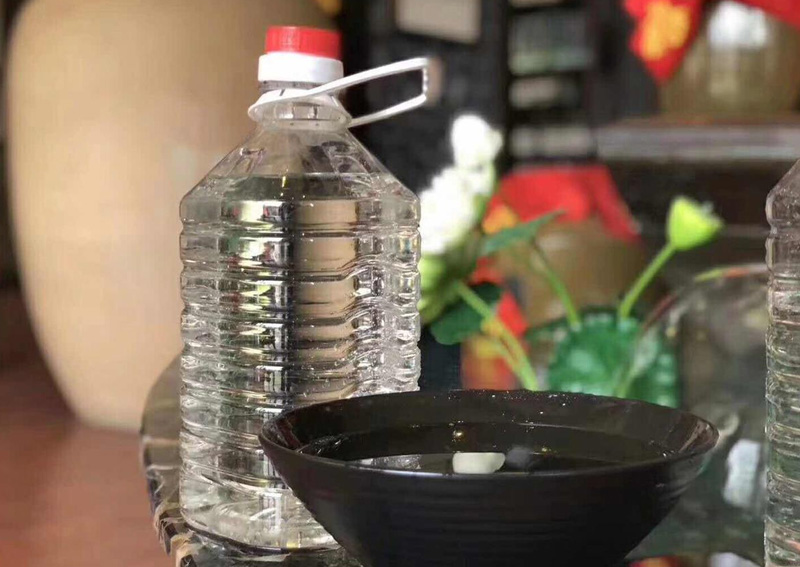 區(qū)分勾兌白酒、半勾兌白酒和純糧食酒的方法